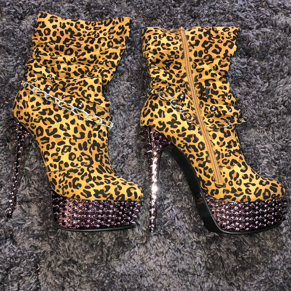 💰💰Scene Spike Platform Ankle Booties💰💰